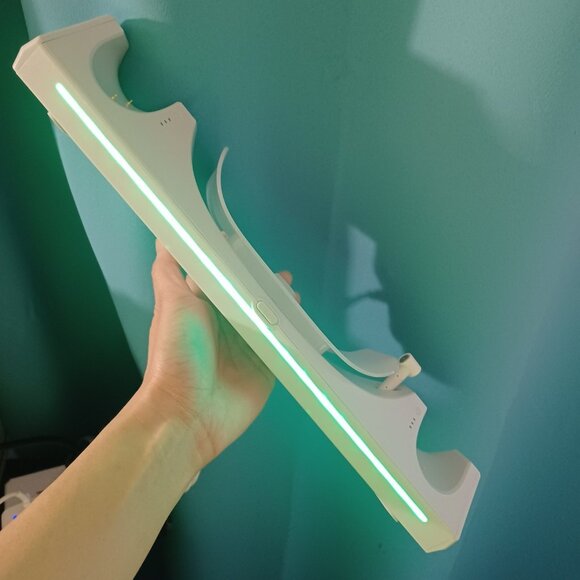 Oculus Quest 2 Charging Dock with 2 Rechargeable Batteries - Picture 10 of 12